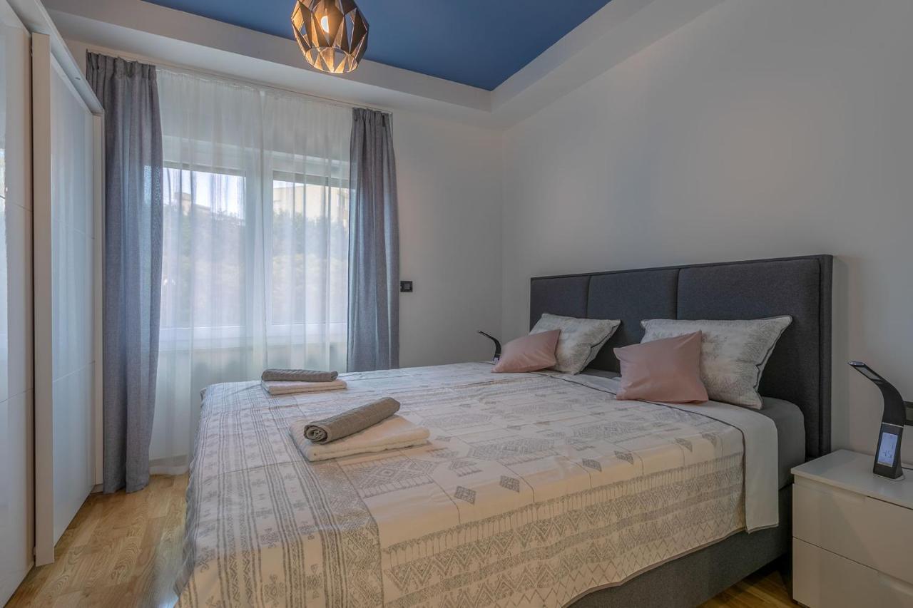 Arena Blue Dream - Modern Apartment With Terrace Pula Extérieur photo